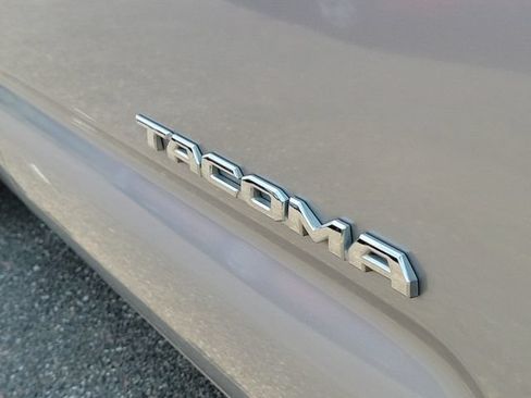 Used 2019 Toyota Tacoma SR5 RWD image 7