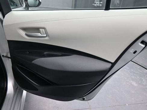 Used 2020 Toyota Corolla LE FWD image 23