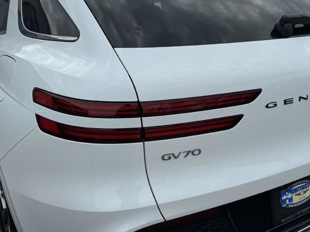 Certified 2024 Genesis GV70 2.5T AWD/4WD image 10