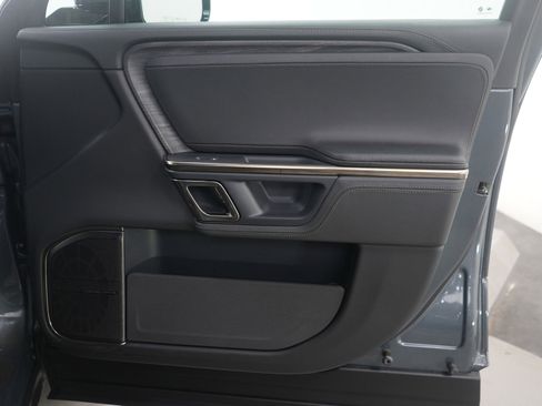 Used 2022 Rivian R1T Adventure image 9