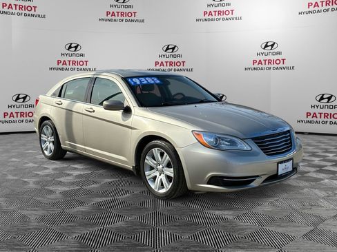 Used 2013 Chrysler 200 LX image 1