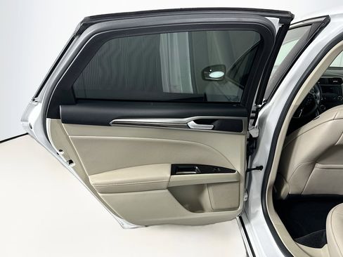 Used 2018 Ford Fusion SE image 24