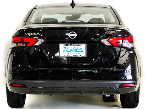 Used 2025 Nissan Versa SV FWD image 6