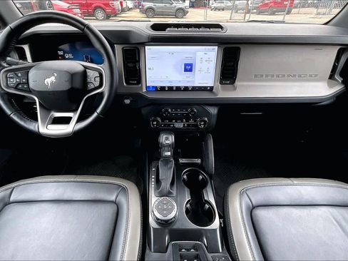 Certified 2025 Ford Bronco Outer Banks w/ Sasquatch Package image 16