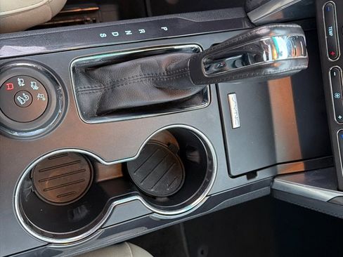 Used 2017 Ford Explorer Platinum image 24