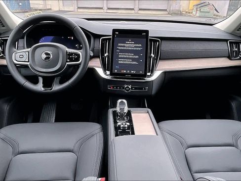 New 2026 Volvo XC90 B5 Plus image 7