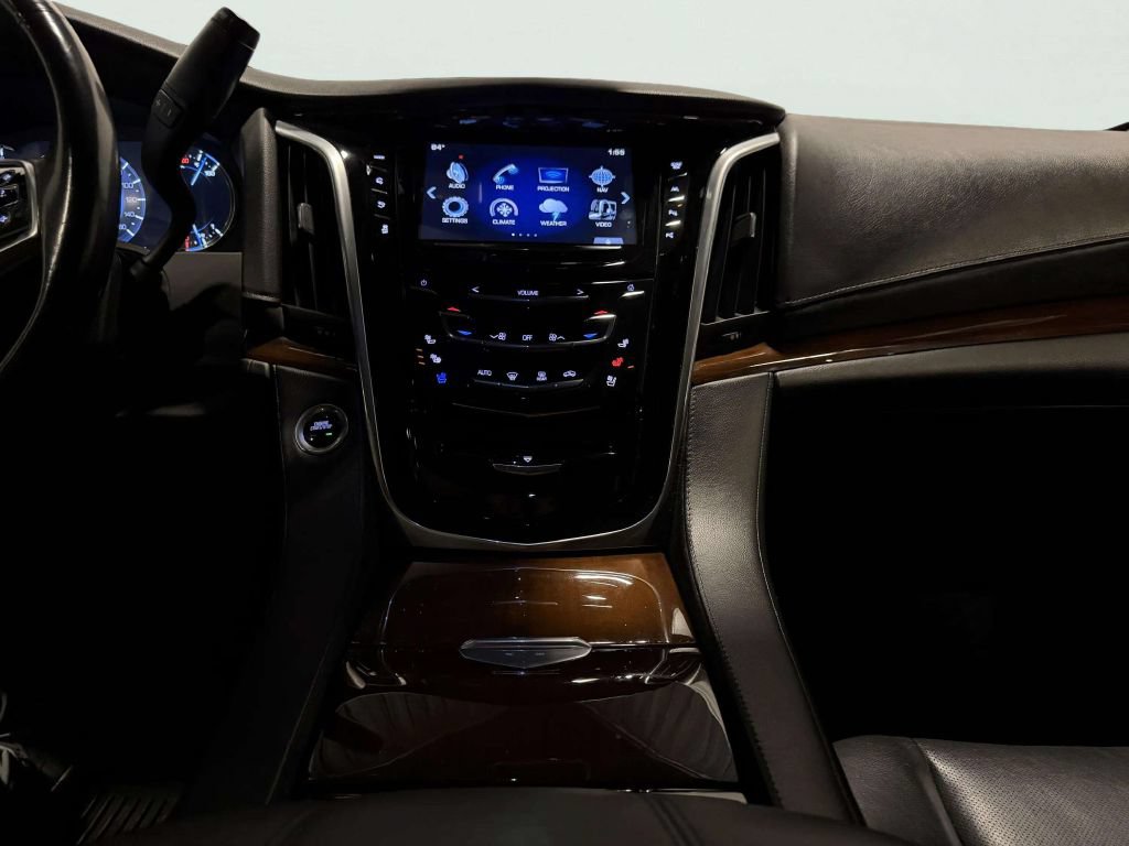 Used 2018 Cadillac Escalade Premium Luxury AWD/4WD image 34