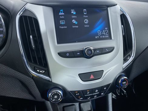 Used 2017 Chevrolet Cruze LS FWD image 5