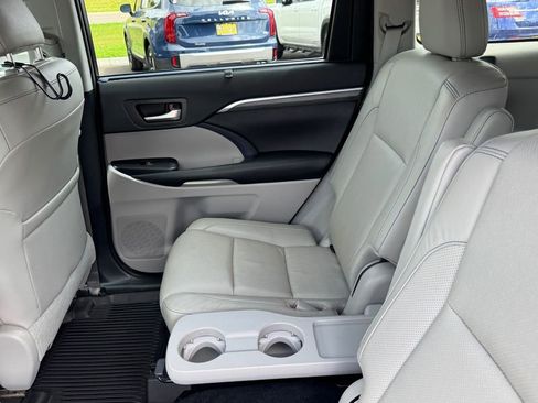 Used 2019 Toyota Highlander Limited Platinum AWD/4WD image 8