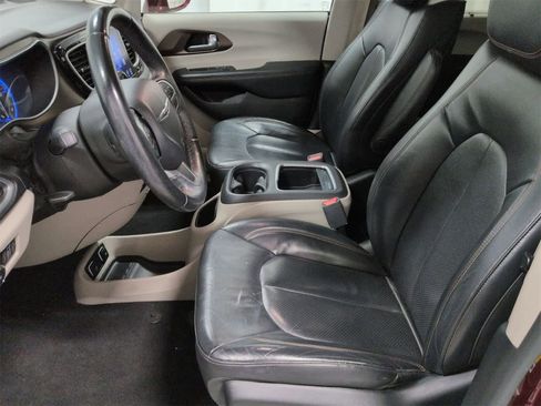 Certified 2017 Chrysler Pacifica Touring-L Plus image 17