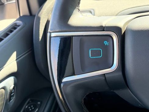 Used 2025 Ford Expedition Platinum image 17