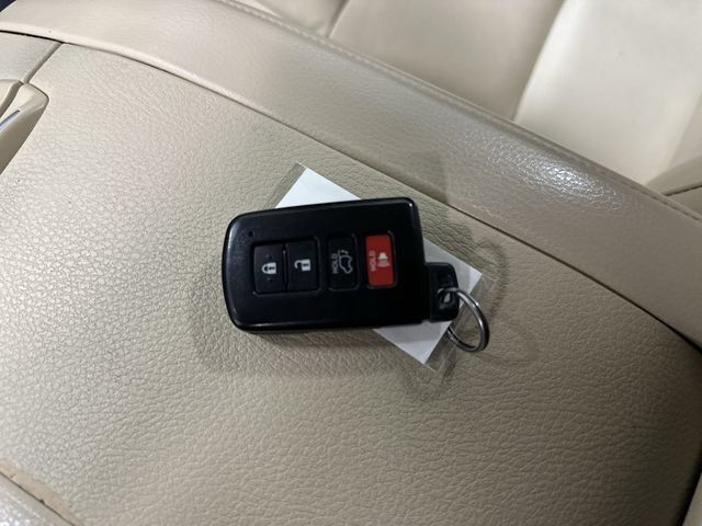 Used 2018 Toyota Highlander XLE FWD image 29