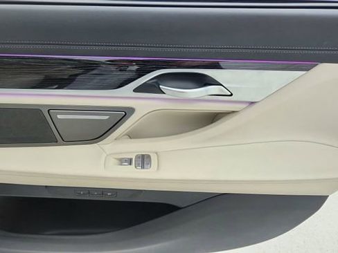 Used 2022 BMW 740i w/ M Sport Package image 27