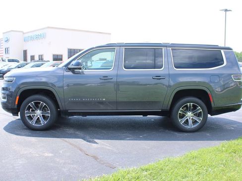 Used 2024 Jeep Grand Wagoneer L 4WD image 4