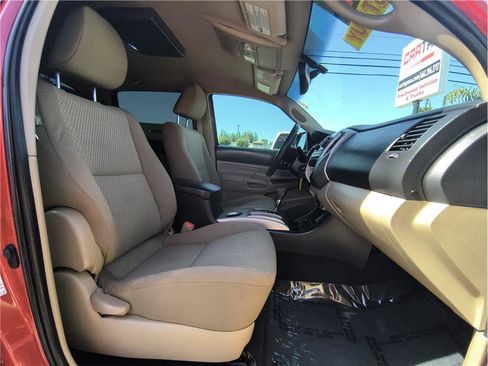 Used 2012 Toyota Tacoma PreRunner w/ SR5 Pkg RWD image 13