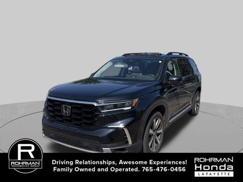 Used 2024 Honda Pilot Touring image 1