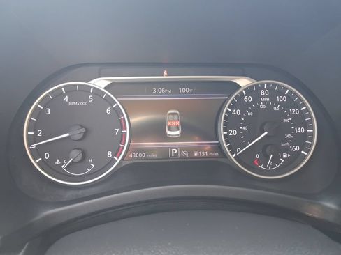 Used 2025 Nissan Sentra SV FWD image 2