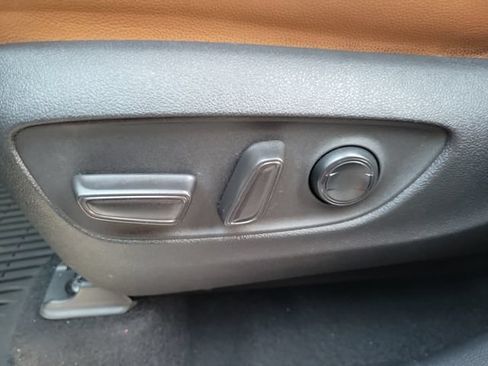 Used 2021 Toyota Highlander Platinum FWD image 12