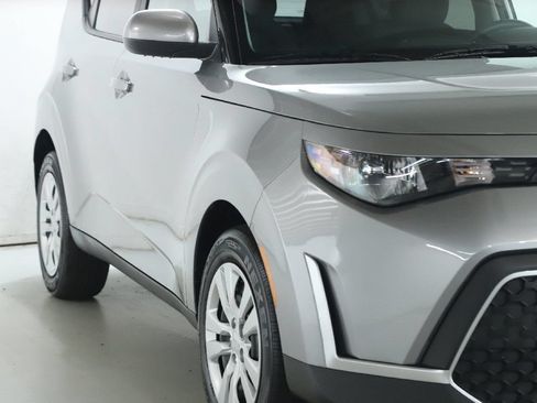 Used 2023 Kia Soul LX FWD image 9