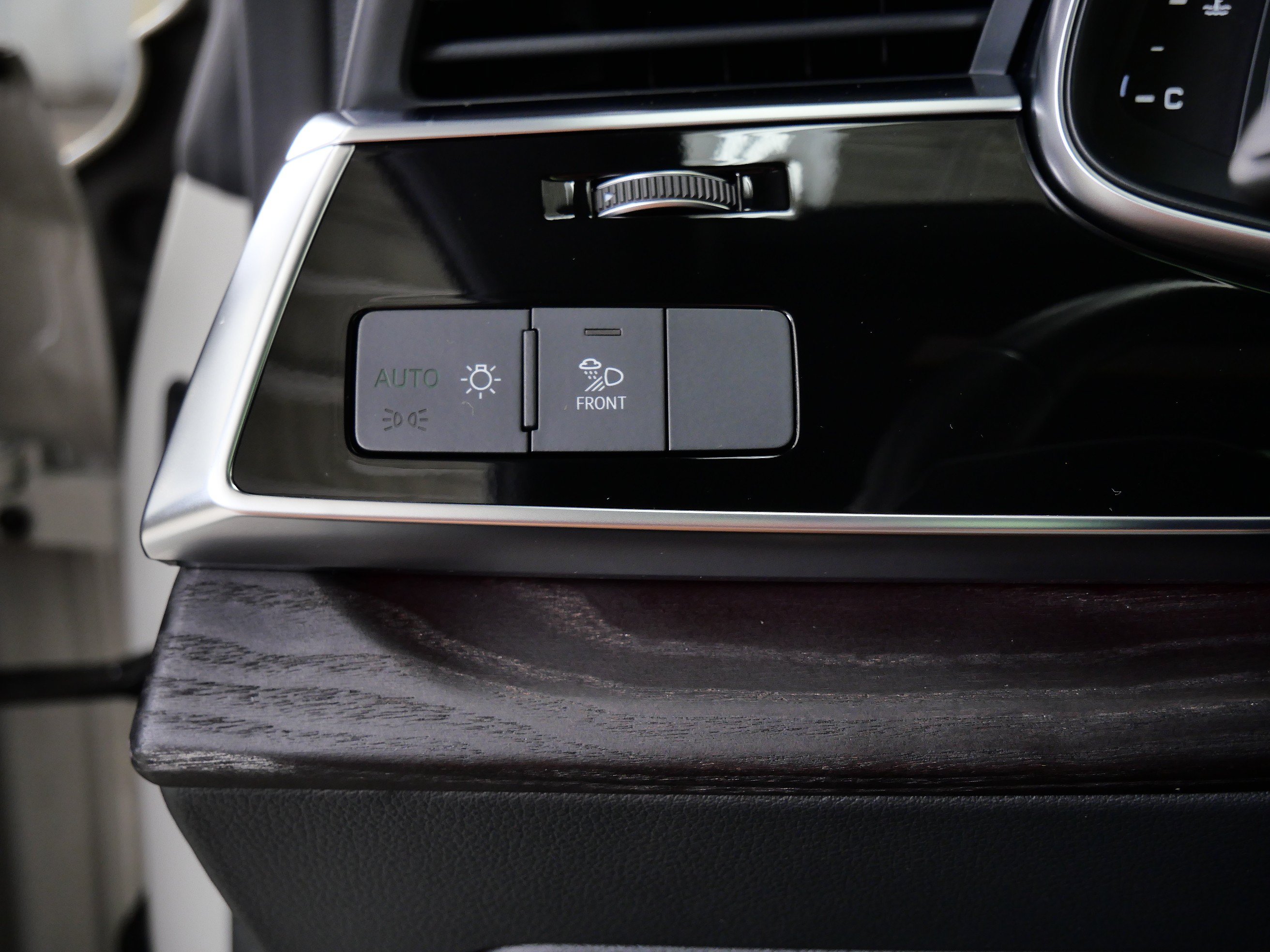 Used 2023 Audi Q8 Premium Plus w/ Premium Plus Package AWD/4WD image 24