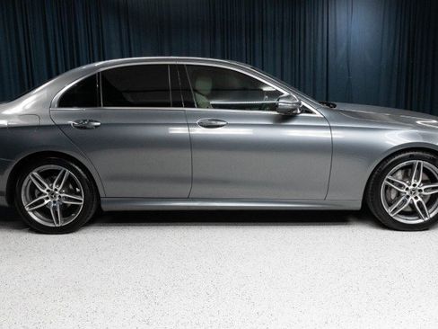 Used 2018 Mercedes-Benz E 300 image 4