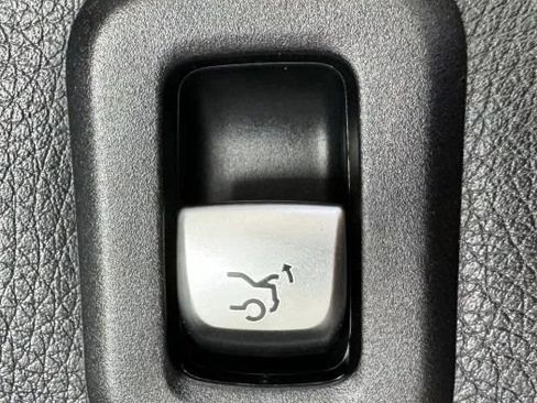 Used 2015 Mercedes-Benz C 300 4MATIC Sedan image 46