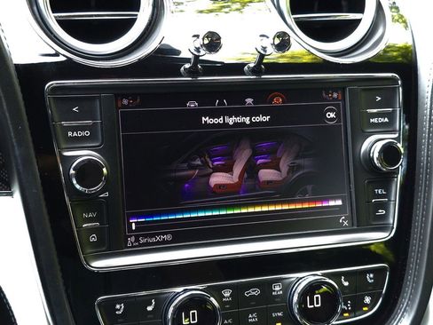 Used 2020 Bentley Bentayga Design Series image 55