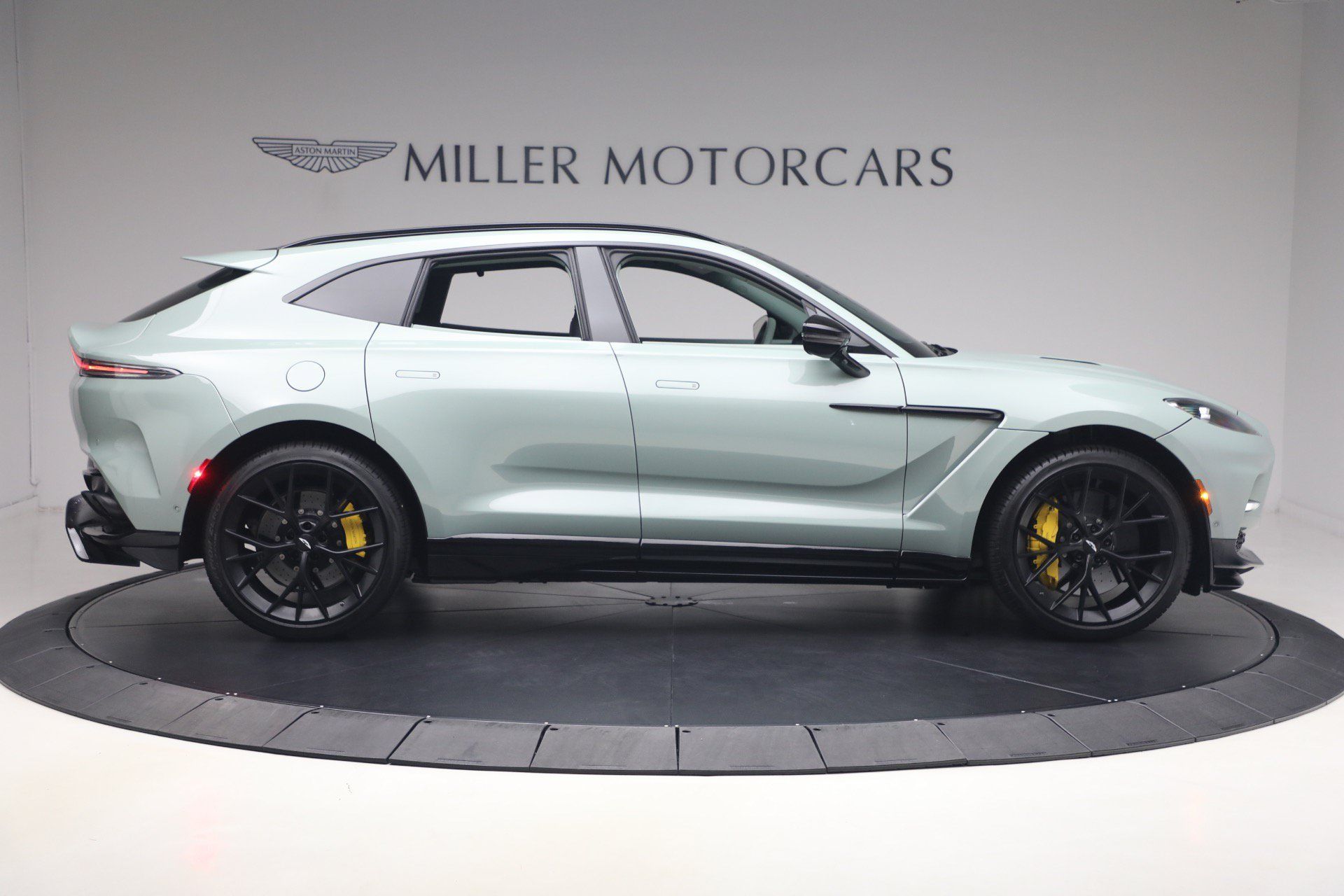 Used 2025 Aston Martin DBX 707 AWD/4WD image 9