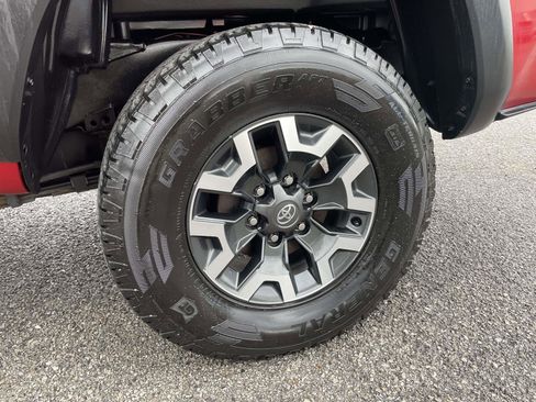 Used 2021 Toyota Tacoma TRD Off-Road image 7