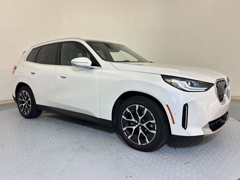 Used 2025 BMW X3 xDrive30i w/ Premium Package image 6