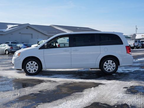 Used 2018 Dodge Grand Caravan SE w/ UConnect Hands-Free Group image 6