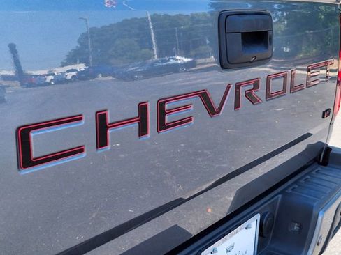 Used 2022 Chevrolet Colorado Z71 AWD/4WD image 18