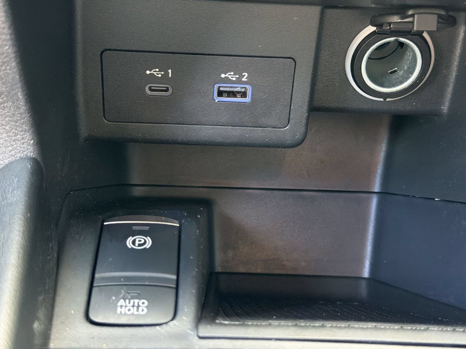 Used 2021 Nissan Kicks SR w/ SR Premium Package FWD image 32