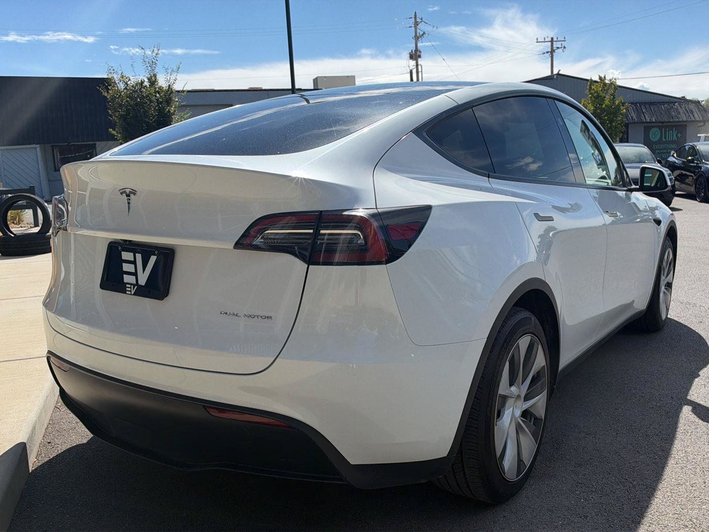 Used 2024 Tesla Model Y Long Range AWD/4WD image 8