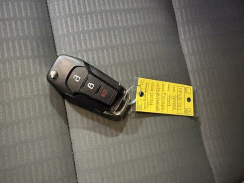 Used 2022 Ford Escape S image 11