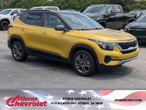 Used 2023 Kia Seltos S w/ Navigation Package FWD image 1