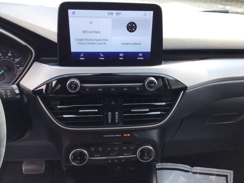 Used 2022 Ford Escape SE w/ SE Sport Appearance Package image 18