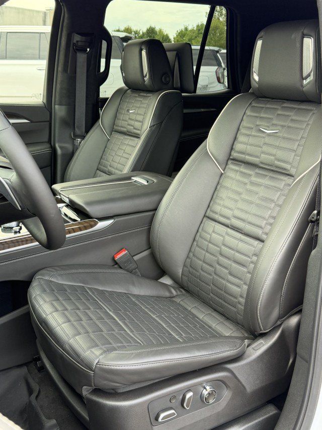 Used 2026 Cadillac Escalade Platinum Sport AWD/4WD image 23