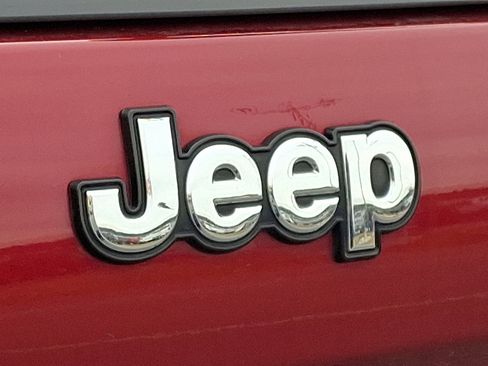 Used 2017 Jeep Cherokee Limited image 34