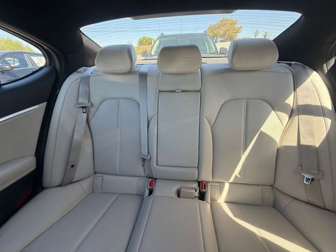 Used 2025 Genesis G70 2.5T AWD/4WD image 38