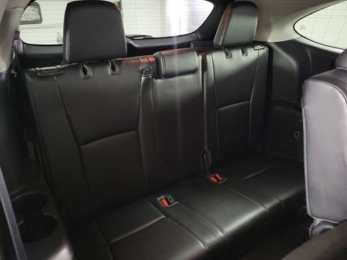 Used 2021 Toyota Highlander XLE FWD image 16