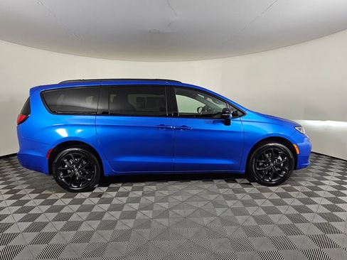 New 2026 Chrysler Pacifica Limited w/ Uconnect Theater Family Group AWD/4WD image 3