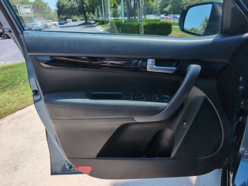 Used 2014 Kia Sorento LX FWD image 14