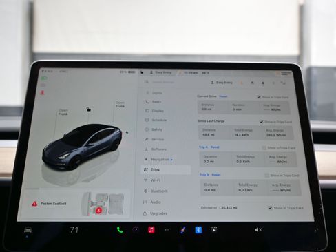 Used 2023 Tesla Model 3 Standard Range image 24