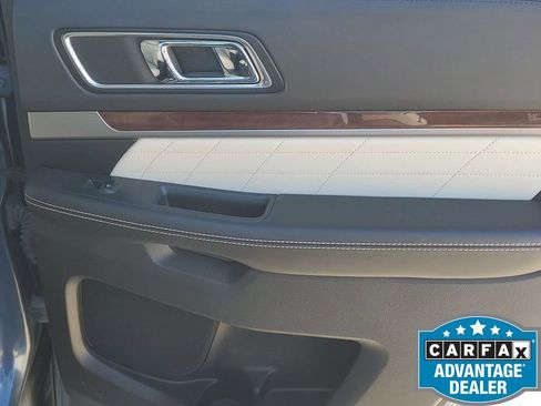 Used 2019 Ford Explorer Platinum image 46