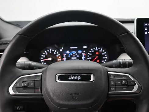 Used 2025 Jeep Compass Limited AWD/4WD image 13