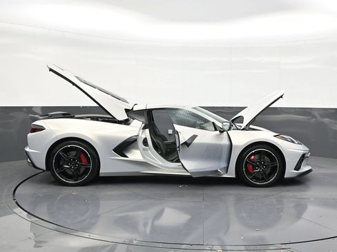 Used 2023 Chevrolet Corvette Stingray Coupe w/ Z51 Performance Package RWD image 29