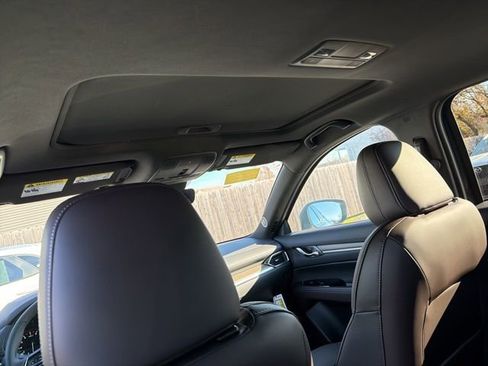 New 2025 MAZDA CX-5 Signature image 8