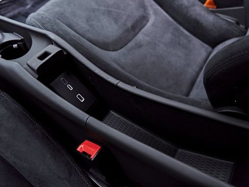 Used 2026 McLaren Artura RWD image 80