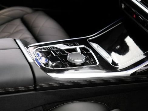 Used 2023 BMW X7 xDrive40i w/ M Sport Package AWD/4WD image 32